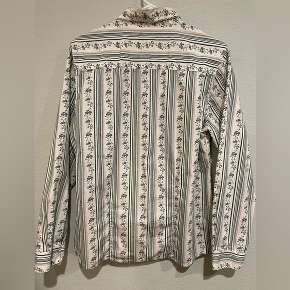Women’s Cabela white and green striped button down shirt. Size L Regular - Picture 7 of 7
